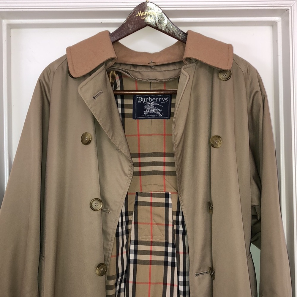 Authentic Burberry Women’s Trench Coat, size regular